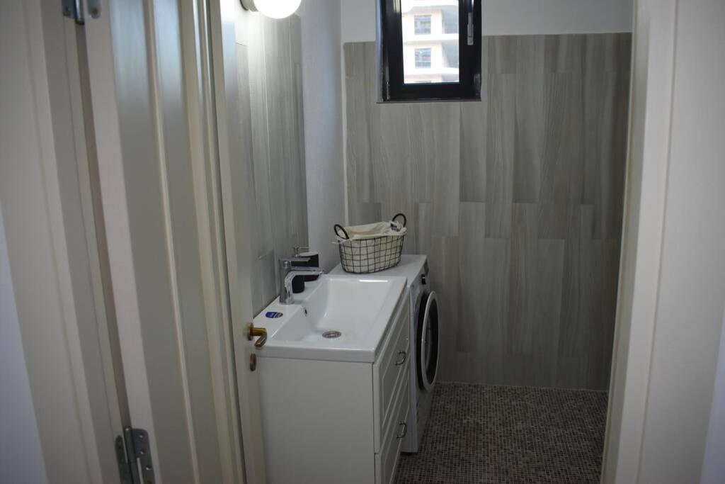Apartment By The Lake With A View Mamaia Eksteriør bilde