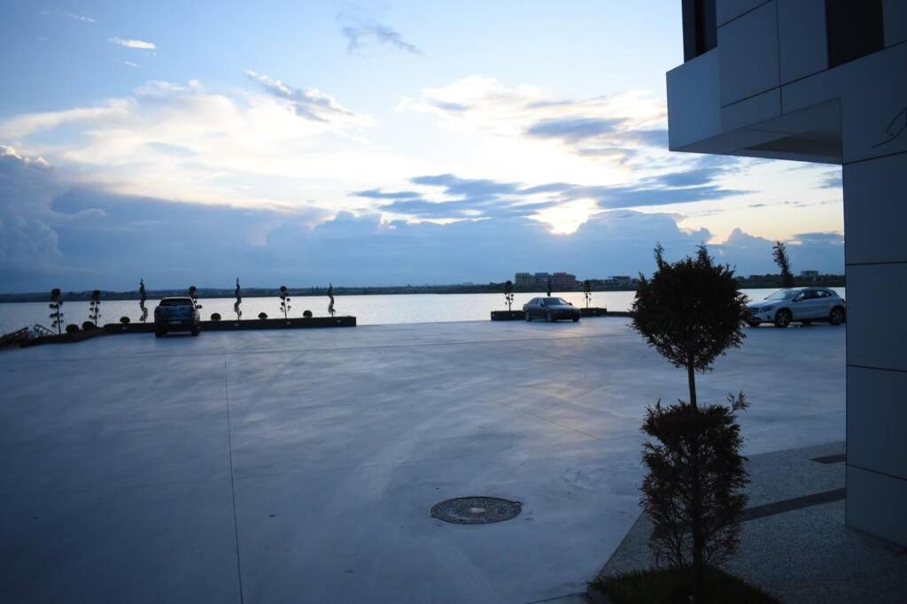 Apartment By The Lake With A View Mamaia Eksteriør bilde